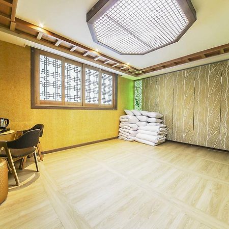 Jeonju Hanok Hotel Kung Екстер'єр фото