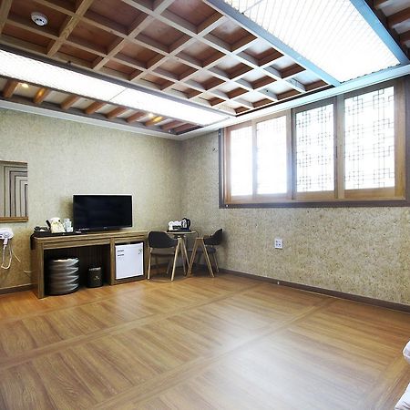 Jeonju Hanok Hotel Kung Екстер'єр фото