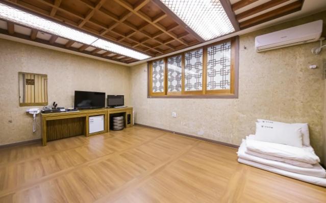 Jeonju Hanok Hotel Kung Екстер'єр фото