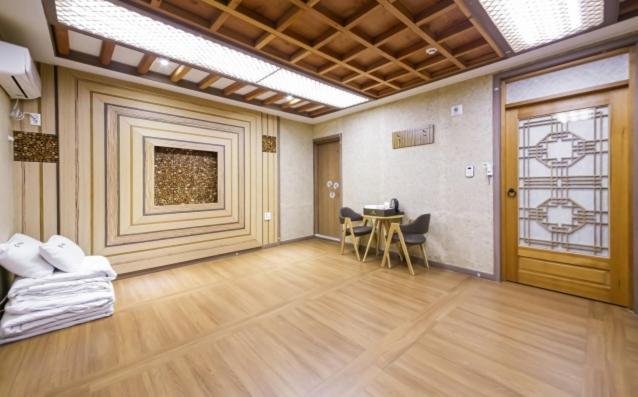 Jeonju Hanok Hotel Kung Екстер'єр фото