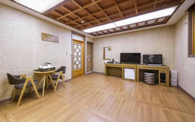 Jeonju Hanok Hotel Kung Екстер'єр фото