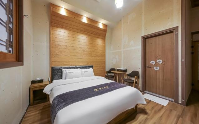 Jeonju Hanok Hotel Kung Екстер'єр фото