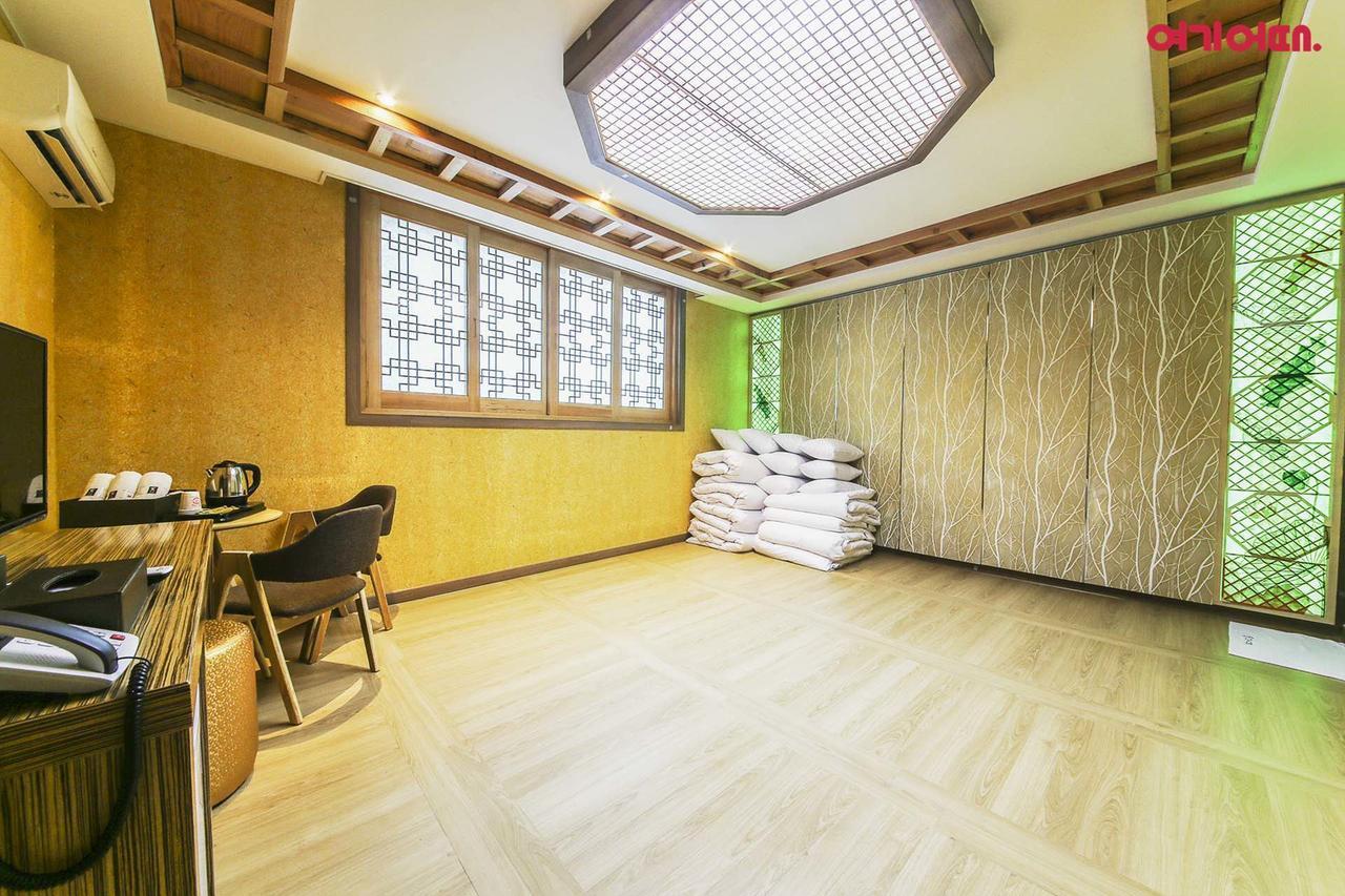 Jeonju Hanok Hotel Kung Екстер'єр фото
