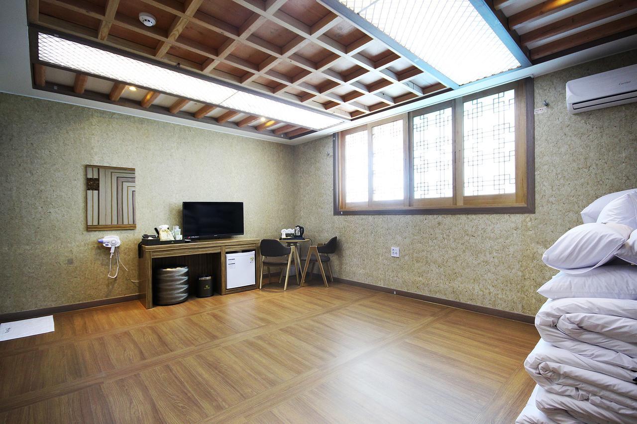 Jeonju Hanok Hotel Kung Екстер'єр фото