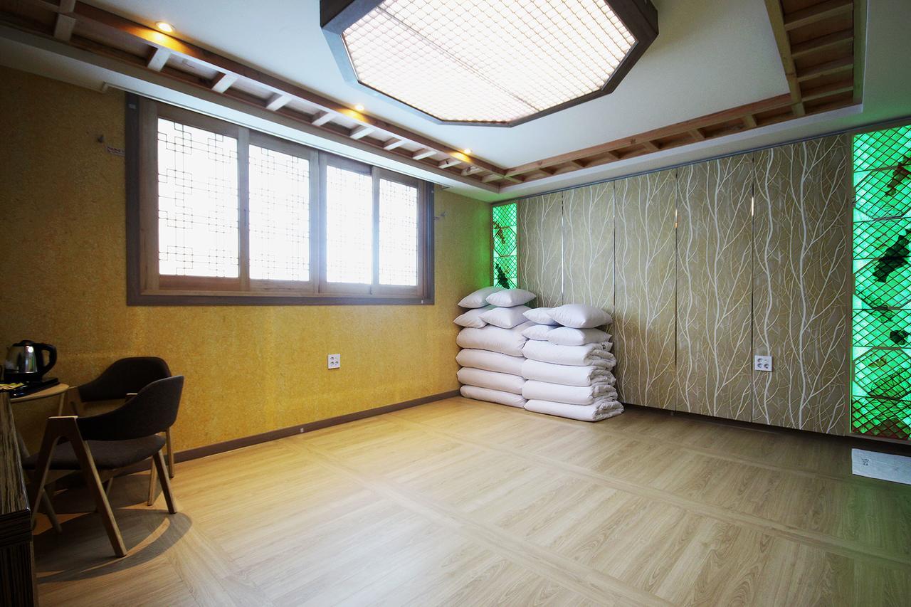 Jeonju Hanok Hotel Kung Екстер'єр фото