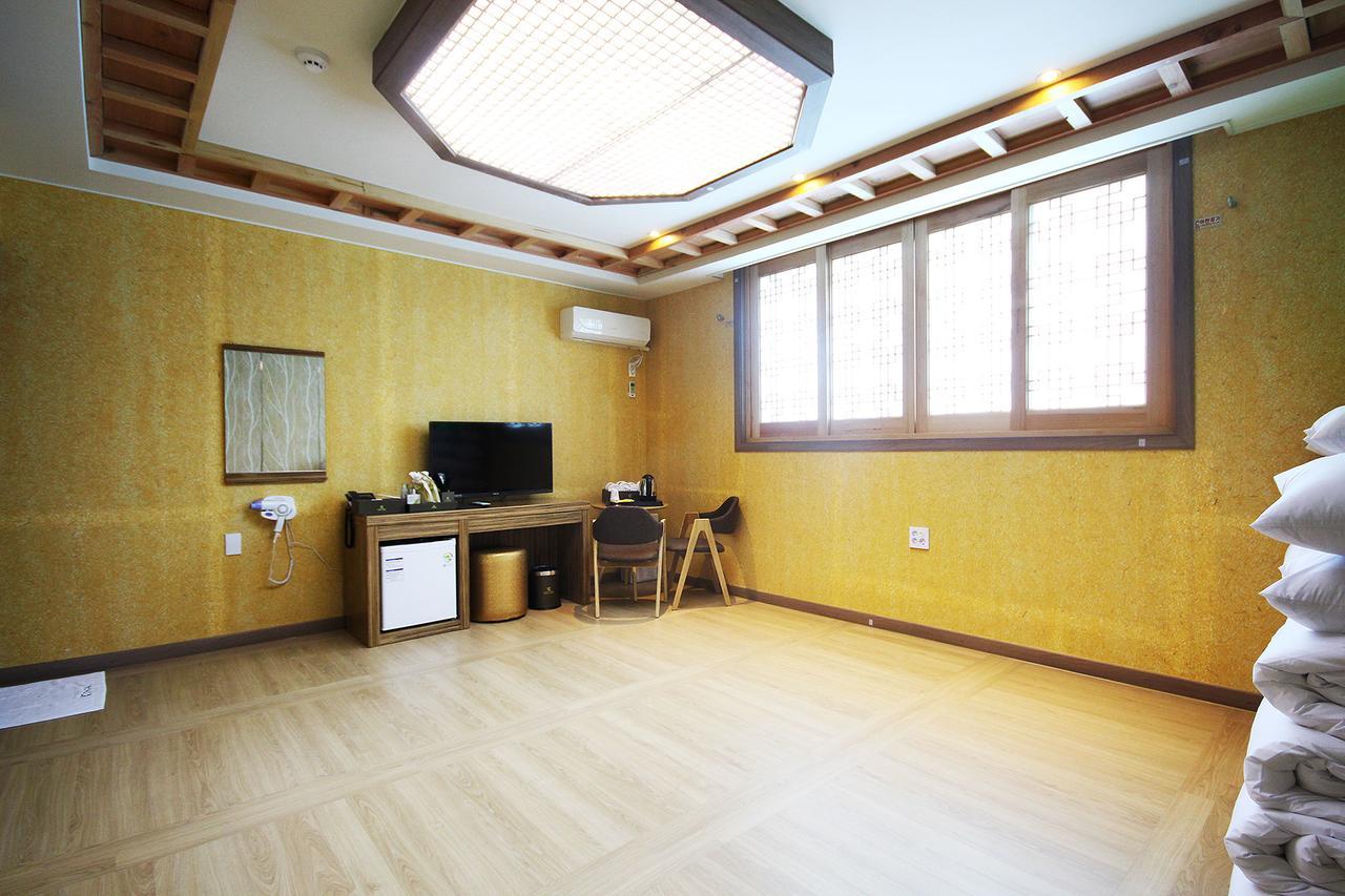 Jeonju Hanok Hotel Kung Екстер'єр фото