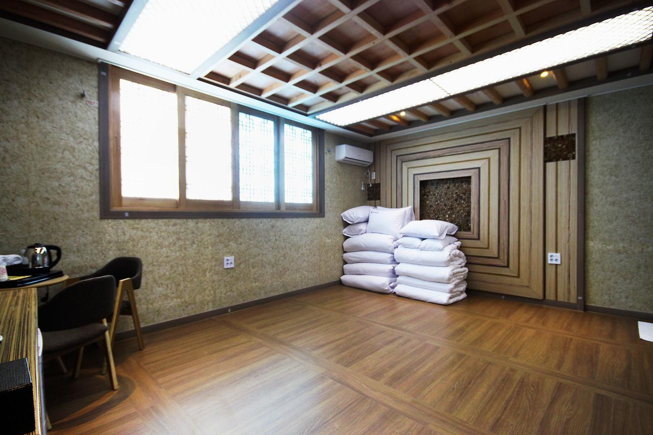 Jeonju Hanok Hotel Kung Екстер'єр фото