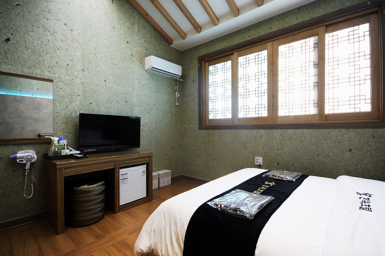 Jeonju Hanok Hotel Kung Екстер'єр фото