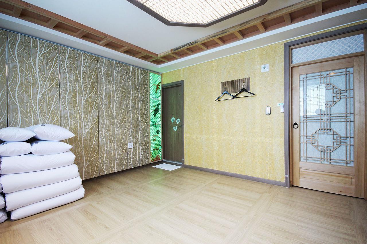 Jeonju Hanok Hotel Kung Екстер'єр фото